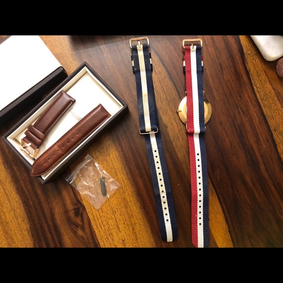 Daniel Wellington 40mm watch with three straps - Picture 3 of 6